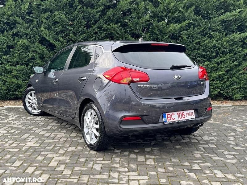 Second-hand Kia Ceed FIFA World Cup Edition 128 CP (94 kW) 2014 Culoarealte culori Hatchback