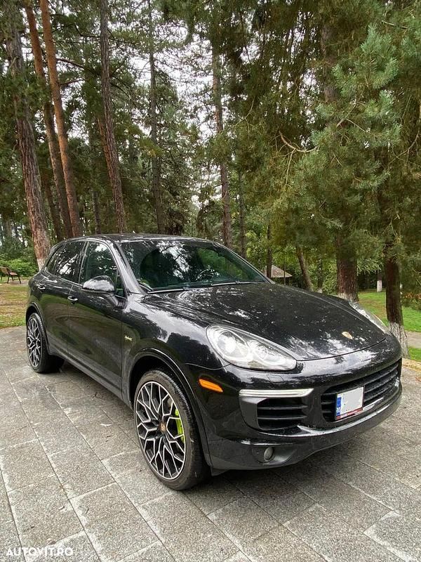 Culoarenegru Utilizat 2017 Porsche Cayenne S E-Hybrid SUV | 31.000 EUR - Imagine 1/4