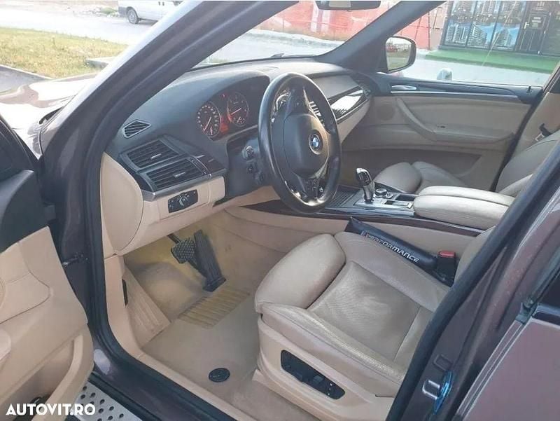 Second-hand BMW X5 306 CP (225 kW) 2011 Culoaremaro SUV