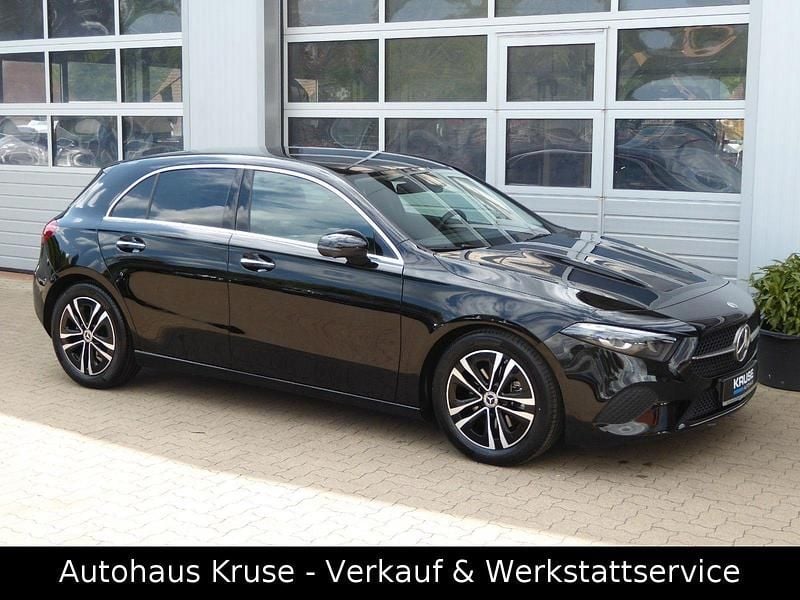 Utilizat 2024 Mercedes A200 | 35.040 EUR (Scump) - Imagine 1/1