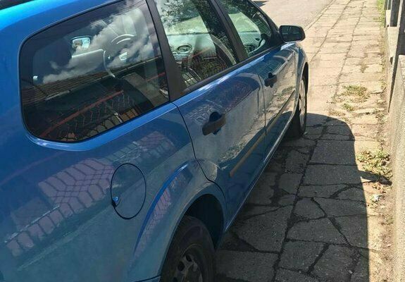 Albastru Utilizat 2005 Ford Focus Break | 3.000 EUR (Scump) - Imagine 1/4