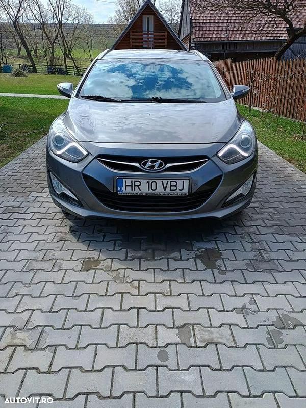 Gri Utilizat 2013 Hyundai i40 Style Hatchback | 6.150 EUR - Imagine 1/4