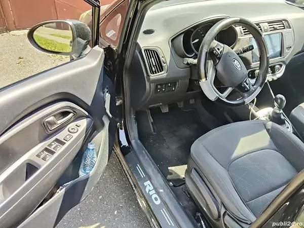 Second-hand Kia Rio 75 CP (55 kW) 2012 Negru Hatchback