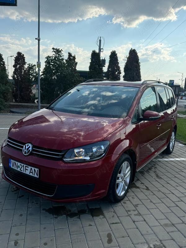 Rosu Utilizat 2011 VW Touran Highline Monovolum | 6.900 EUR (Scump) - Imagine 1/4