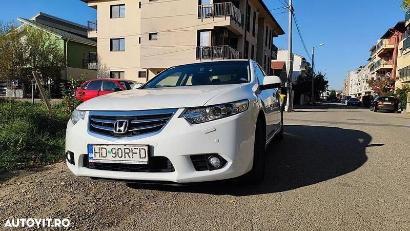 Alb Utilizat 2014 Honda Accord Lifestyle Berlinǎ | 7.050 EUR - Imagine 1/4
