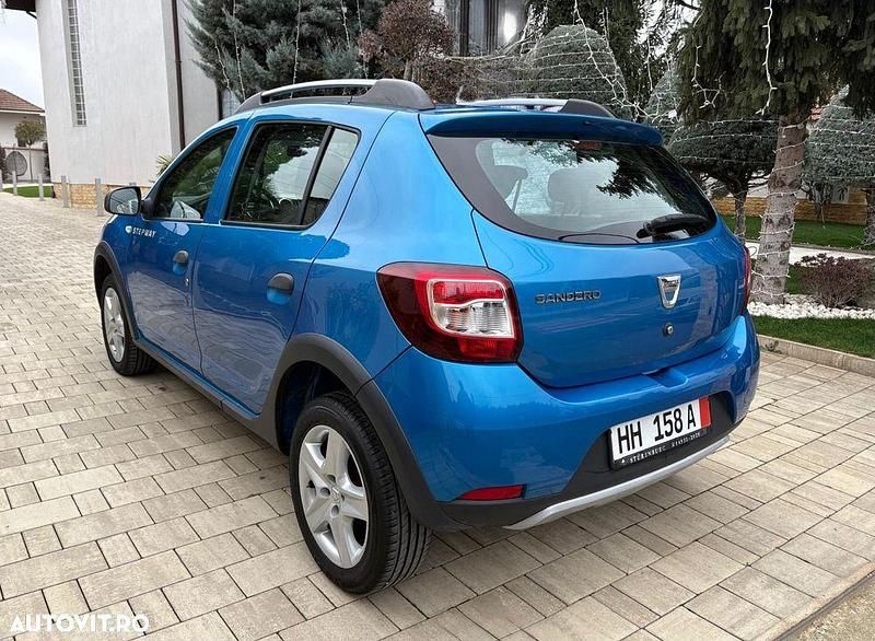 Second-hand Dacia Sandero Prestige 90 CP (66 kW) 2014 Culoarealbastru
