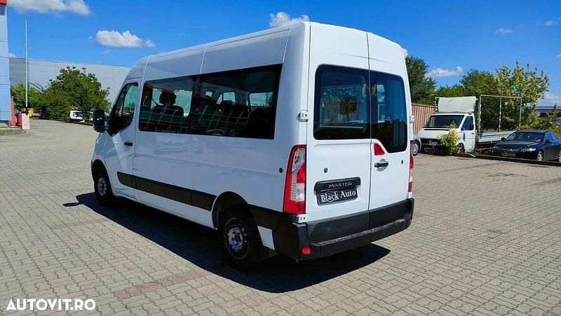 Second-hand Renault Master 144 CP (105 kW) 2019 Culoarealb Van