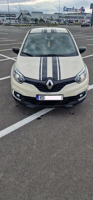 Second-hand Renault Captur Zen 120 CP (88 kW) 2017 Maro SUV