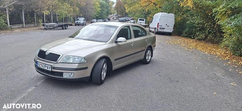 Culoaremaro Utilizat 2006 Skoda Octavia Hatchback | 2.200 EUR (Preț bun) - Imagine 1/4