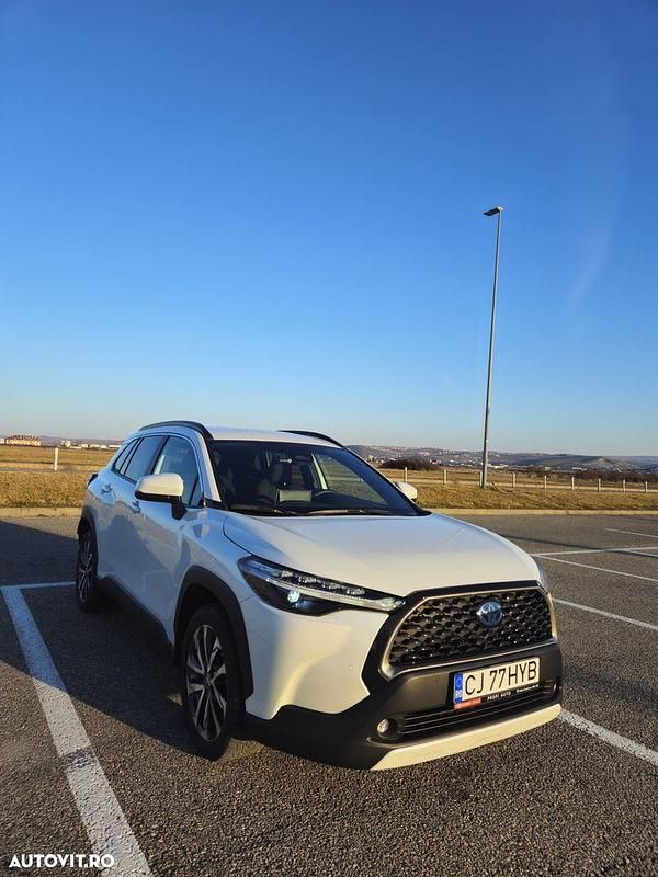 Second-hand Toyota Corolla Cross Active 197 CP (144 kW) 2022 Culoarealb SUV