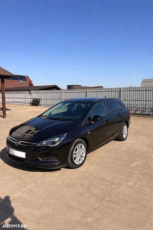 Second-hand Opel Astra Dynamic 136 CP (100 kW) 2018 Culoarenegru Break