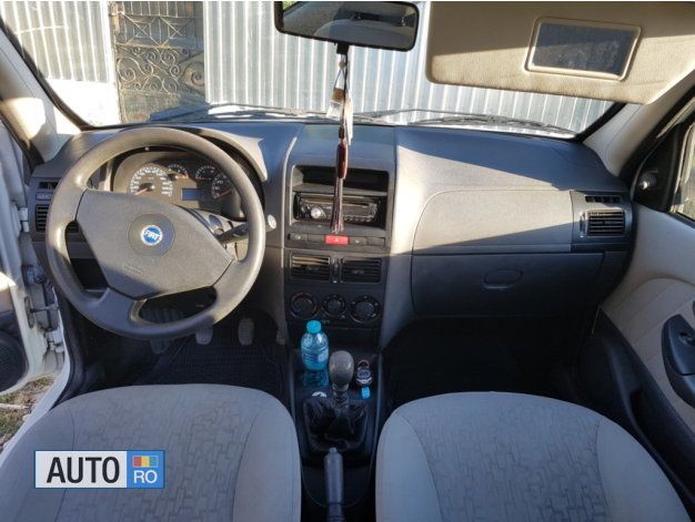 Alb Utilizat 2006 Fiat Albea Berlinǎ | 2.200 EUR - Imagine 1/1