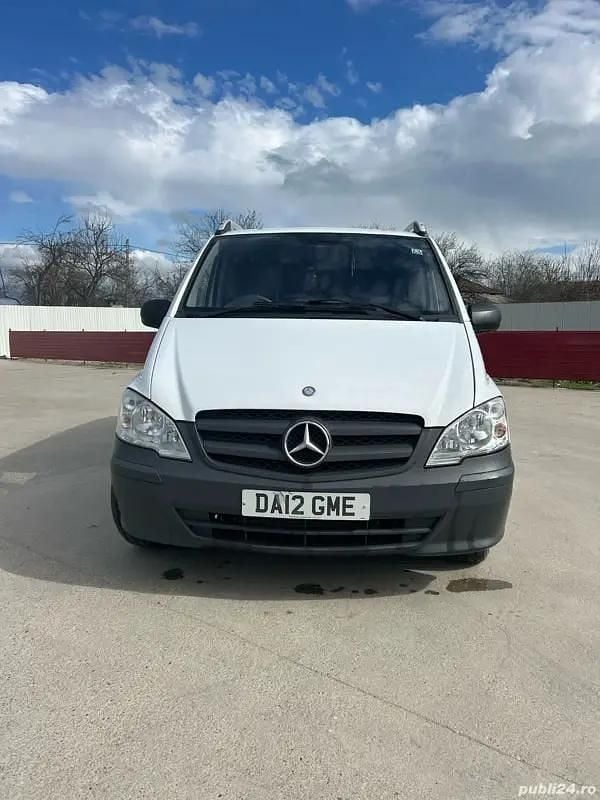 Alb Utilizat 2012 Mercedes Vito Monovolum | 3.500 EUR - Imagine 1/4