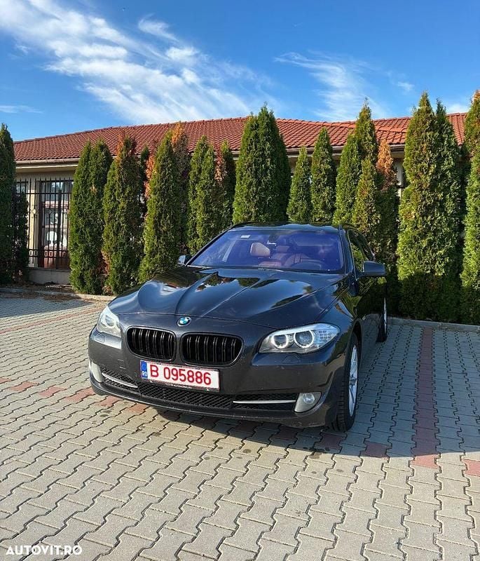 Culoarenegru Utilizat 2012 BMW 520 Break | 7.800 EUR (Preț bun) - Imagine 1/4