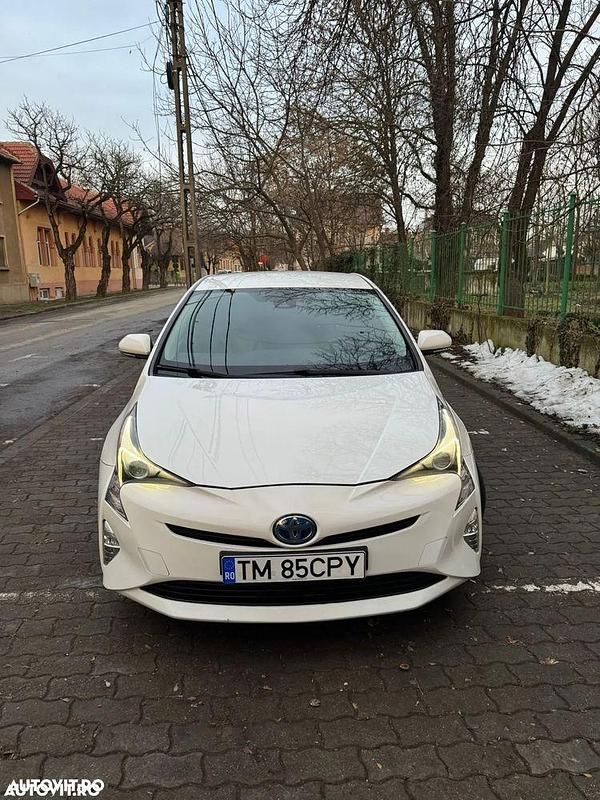 Second-hand Toyota Prius 122 CP (89 kW) 2018 Culoarealb Hatchback