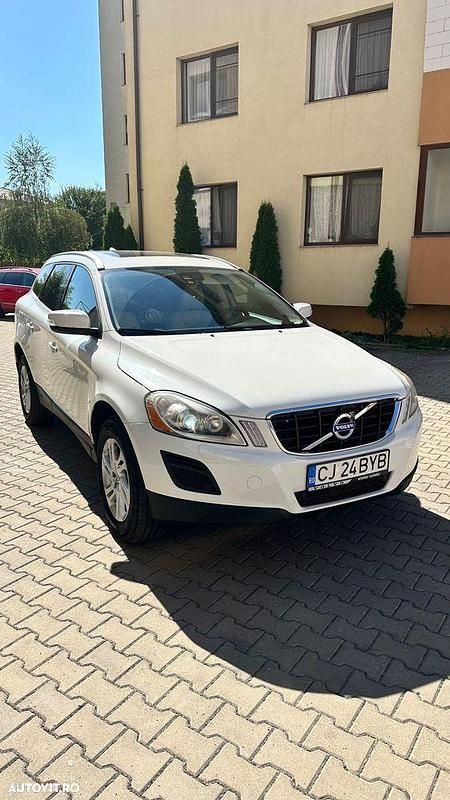 Culoarealb Utilizat 2011 Volvo XC60 Summum SUV | 9.999 EUR (Preț OK) - Imagine 1/4