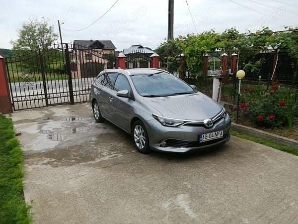 Utilizat 2015 Toyota Auris Hybrid Break | 10.900 EUR (Preț OK) - Imagine 1/4