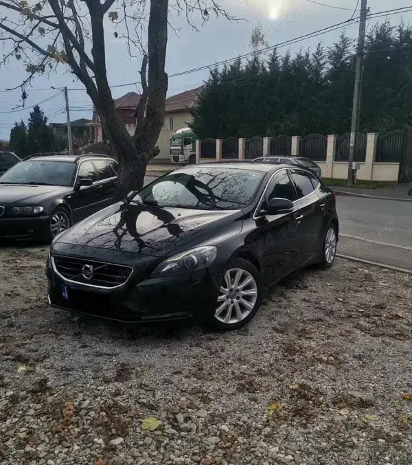 Negru Utilizat 2014 Volvo V40 Summum Break | 7.999 EUR - Imagine 1/4