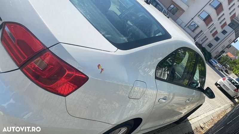 Second-hand VW Jetta Comfortline 122 CP (89 kW) 2014 Culoarealb Berlinǎ