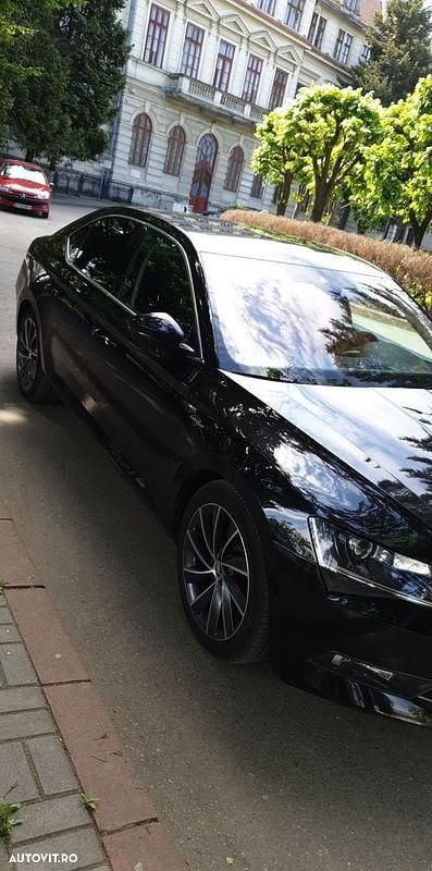 Culoarenegru Utilizat 2017 Skoda Superb Berlinǎ | 12.800 EUR (Preț OK) - Imagine 1/4