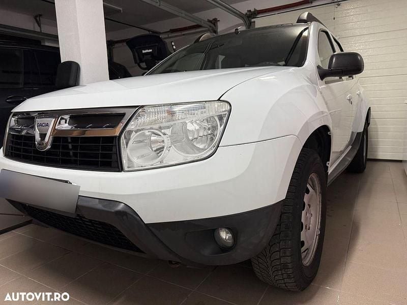 Culoarealb Utilizat 2010 Dacia Duster Lauréate SUV | 5.850 EUR (Preț OK) - Imagine 1/4