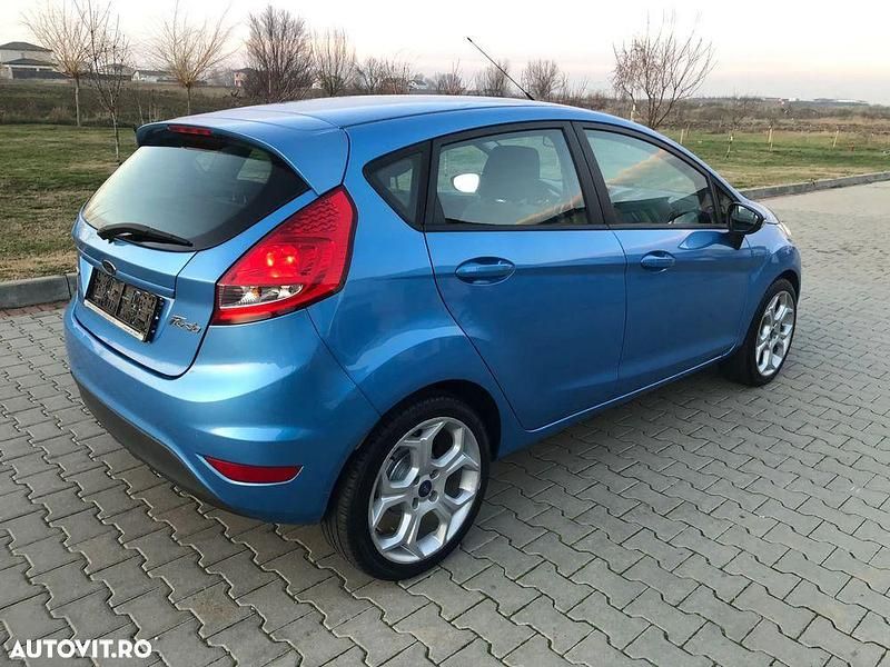 Second-hand Ford Fiesta Trend 70 CP (51 kW) 2010 Culoarealbastru Hatchback