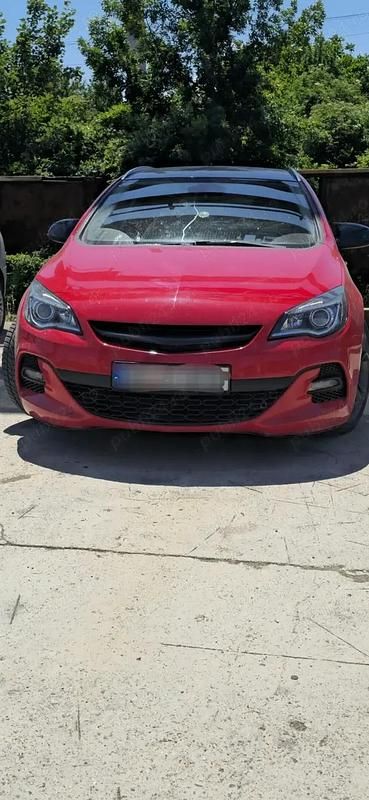 Rosu Utilizat 2015 Opel Astra Break | 8.600 EUR (Scump) - Imagine 1/4