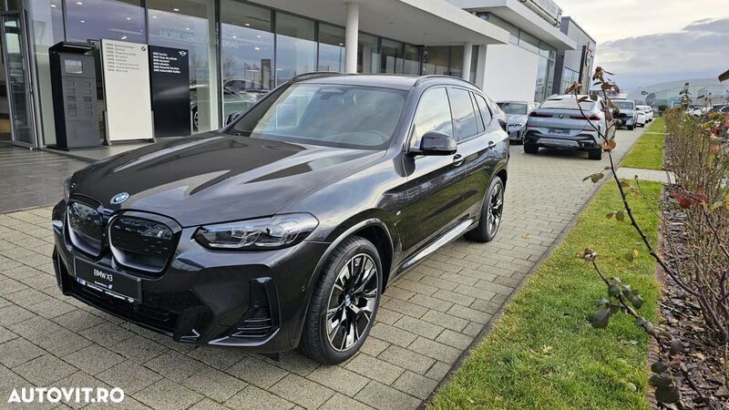 Gri Utilizat 2023 BMW iX3 Impressive SUV | 55.811 EUR - Imagine 1/4