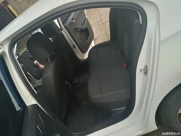 Second-hand Skoda Rapid 105 CP (77 kW) 2015 Alb Berlinǎ