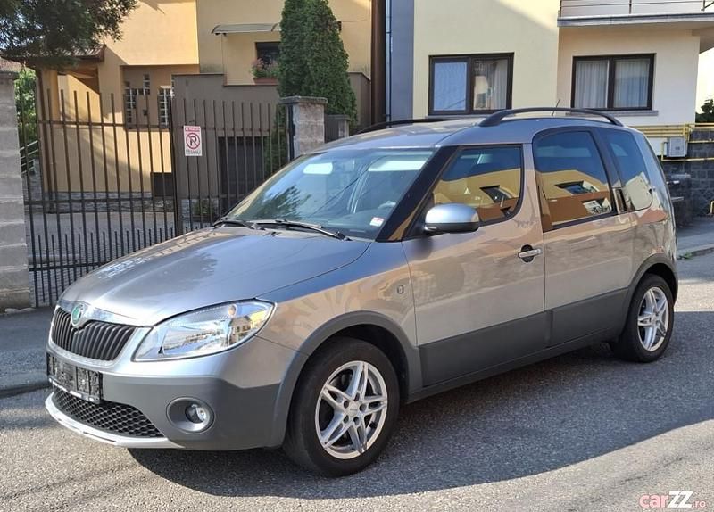 Gri Utilizat 2013 Skoda Roomster Scout Break | 2.899 EUR - Imagine 1/4