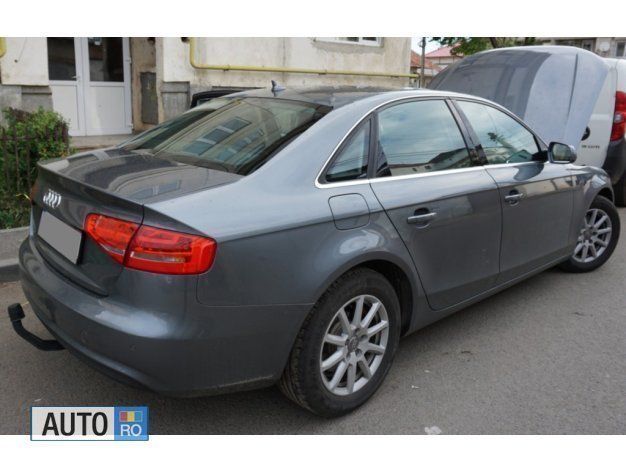 Gri Utilizat 2012 Audi A4 Berlinǎ | 12.800 EUR - Imagine 1/4