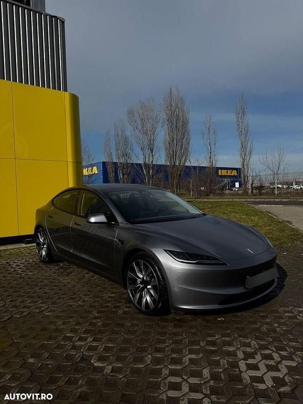 Second-hand Tesla Model 3 366 kW (498 CP) 2024 Culoareargint Berlinǎ