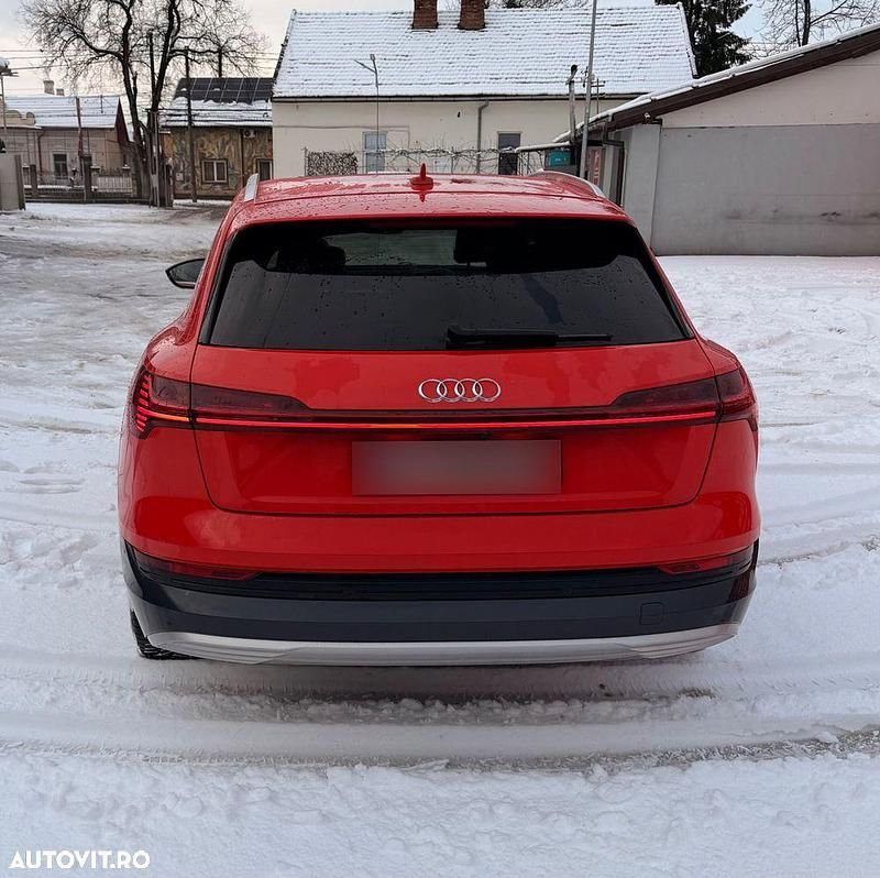 Second-hand Audi e-tron 300 kW (408 CP) 2020 Culoarerosu SUV