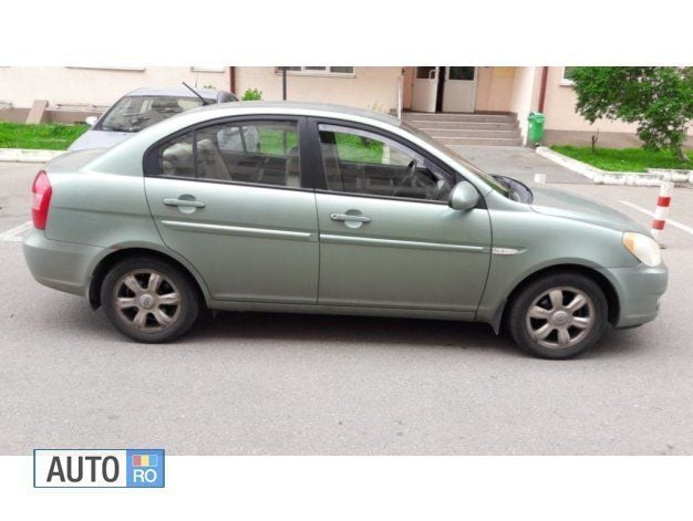 Second-hand Hyundai Accent 110 CP (80 kW) 2008 Verde Berlinǎ