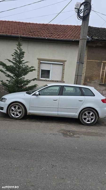 Second-hand Audi A3 105 CP (77 kW) 2011 Culoarealb Hatchback