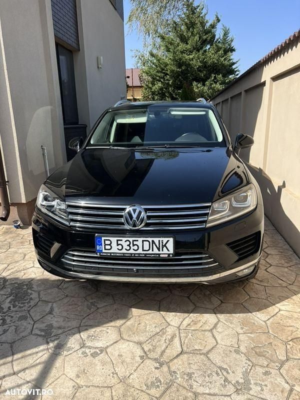 Culoarenegru Utilizat 2018 VW Touareg Supreme SUV | 29.900 EUR (Preț OK) - Imagine 1/4