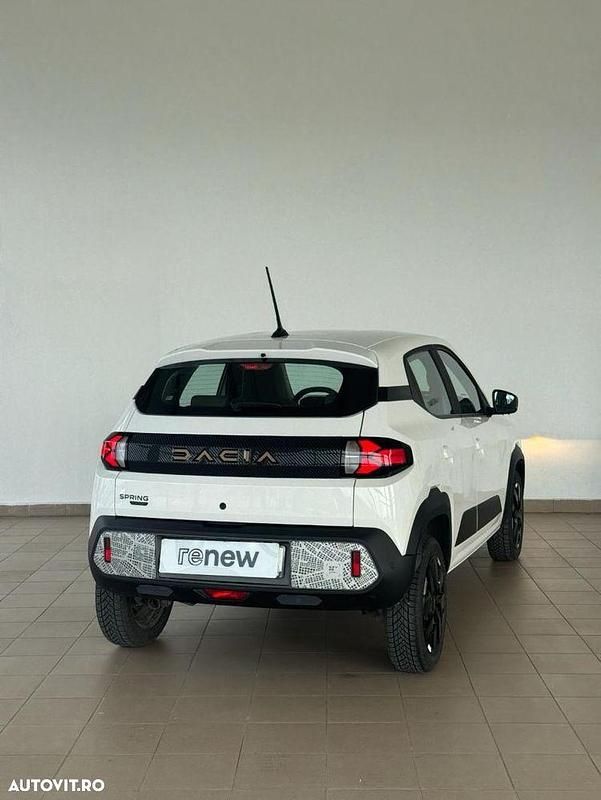 Second-hand Dacia Spring 47 kW (65 CP) 2024 Culoarealb Hatchback