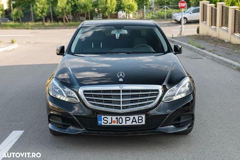 Negru Utilizat 2016 Mercedes E200 Berlinǎ | 10.650 EUR (Super Preț) - Imagine 1/4