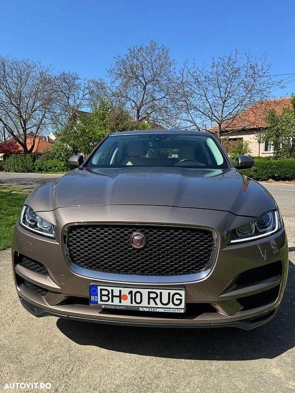 Culoarebej Utilizat 2017 Jaguar F-Pace SUV | 20.200 EUR (Preț OK) - Imagine 1/4