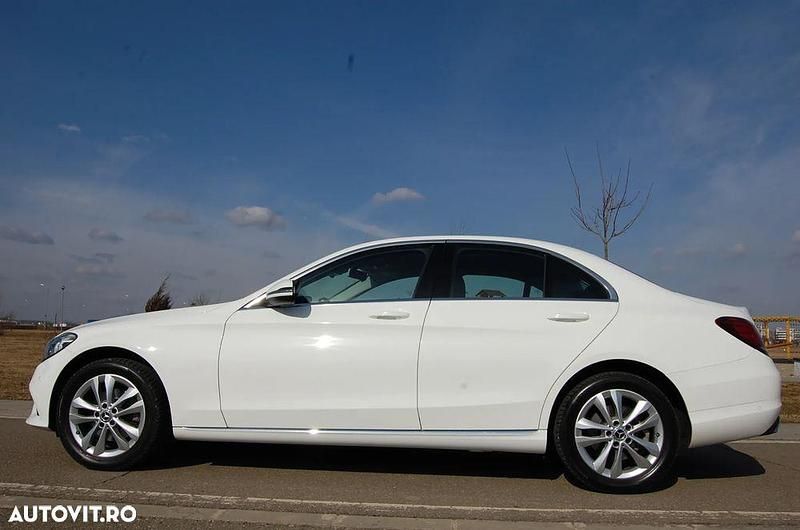 Culoarealb Utilizat 2018 Mercedes C220 Berlinǎ | 24.990 EUR (Preț OK) - Imagine 1/4