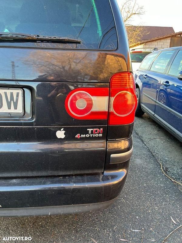 Second-hand VW Sharan 115 CP (84 kW) 2004 Culoarenegru Monovolum