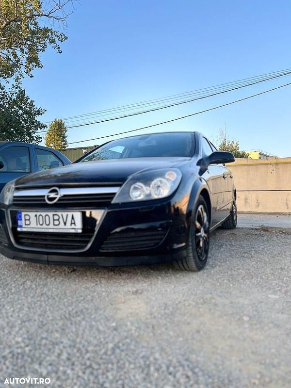 Culoarenegru Utilizat 2005 Opel Astra Enjoy Hatchback | 2.200 EUR (Preț OK) - Imagine 1/4