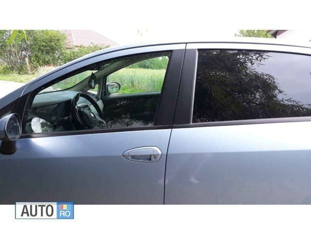 Second-hand Fiat Grande Punto 90 CP (66 kW) 2006 Albastru Hatchback