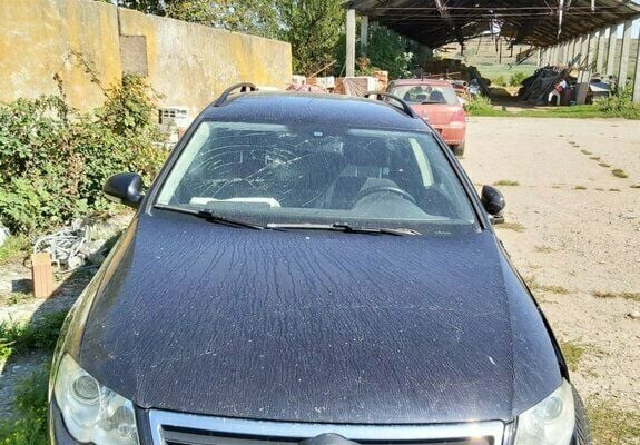 Negru Utilizat 2010 VW Passat Break | 2.000 EUR - Imagine 1/4