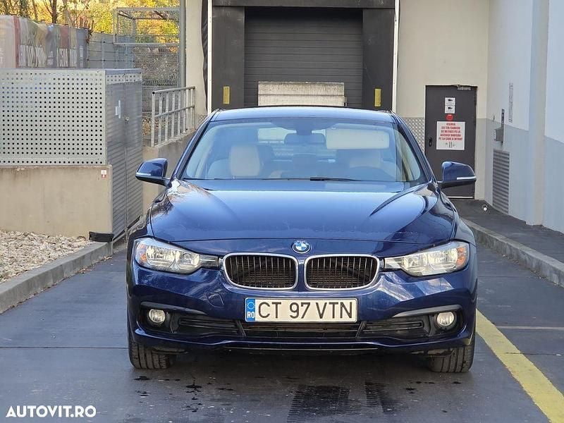 Culoarealbastru Utilizat 2016 BMW 316 M Sport Berlinǎ | 13.200 EUR (Preț bun) - Imagine 1/4