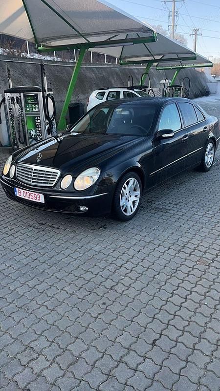 Utilizat 2005 Mercedes E320 Berlinǎ | 6.500 EUR - Imagine 1/4