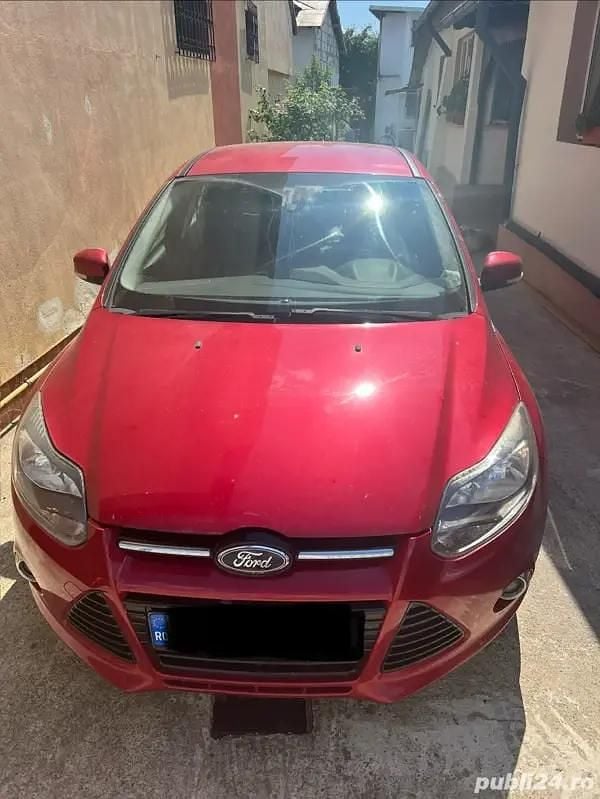Rosu Utilizat 2011 Ford Focus Hatchback | 5.000 EUR (Preț OK) - Imagine 1/4