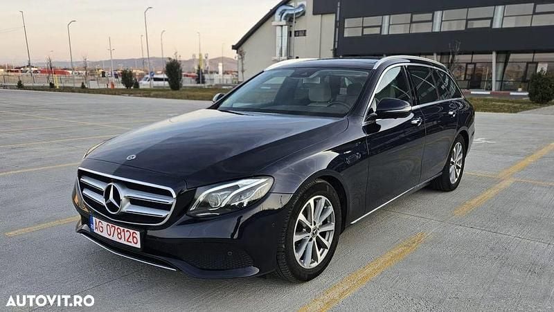 Culoarealbastru Utilizat 2017 Mercedes E200 Avantgarde Break | 17.950 EUR (Preț bun) - Imagine 1/4