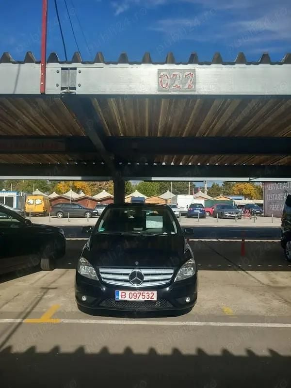 Negru Utilizat 2012 Mercedes A180 Monovolum | 5.900 EUR (Preț OK) - Imagine 1/4