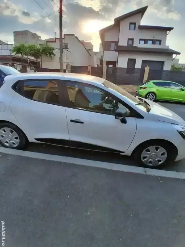 Utilizat 2014 Renault Clio IV Berlinǎ | 3.500 EUR (Preț OK) - Imagine 1/3